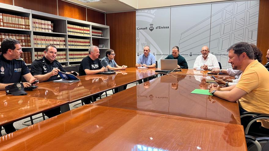 El Consell y los ayuntamientos de Ibiza coordinan la lucha contra las fiestas ilegales en viviendas