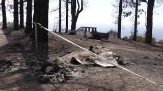 Un contenedor quemado tras una fiesta se baraja como posible origen del incendio forestal en La Palma