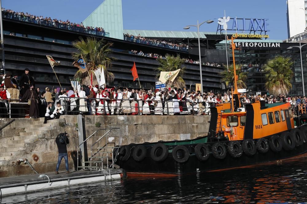 La representación de la Reconquista de Vigo vuelve a abarrotar las calles del Casco Vello de miles de vigueses