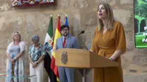 La presidenta de la Junta de Extremadura, María Guardiola, en rueda de prensa en Mérida