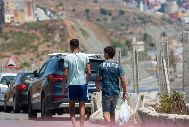 Extremadura recurre el traslado de menores migrantes no acompañados desde Canarias y Ceuta