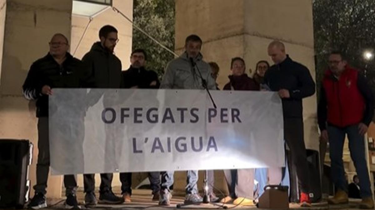 Els veïns denuncien la pujada de la tarifa de l'aigua.