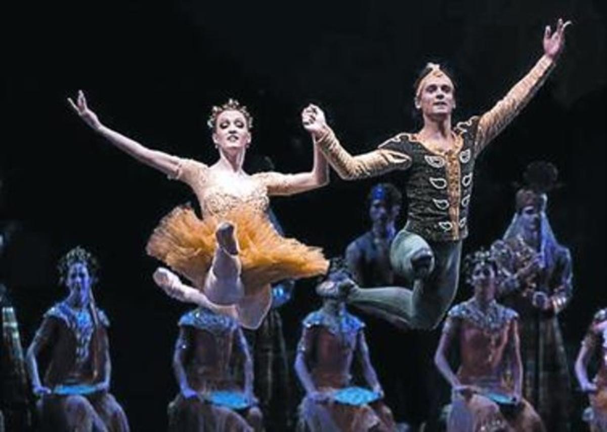 Salt endavant. Gillian Murphy i Ángel Corella, en una escena del tercer acte de La Bayadère.