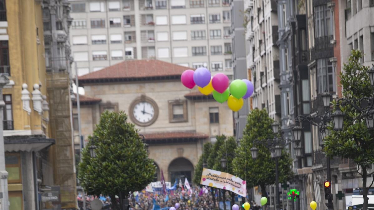 Los partidarios de la cooficialidad del asturiano se manifiestan en Oviedo