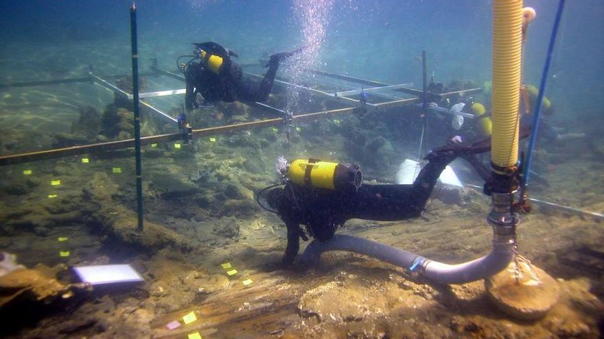 Excavacions arqueològiques submarines a les restes del &#039;Triunfante&#039;.