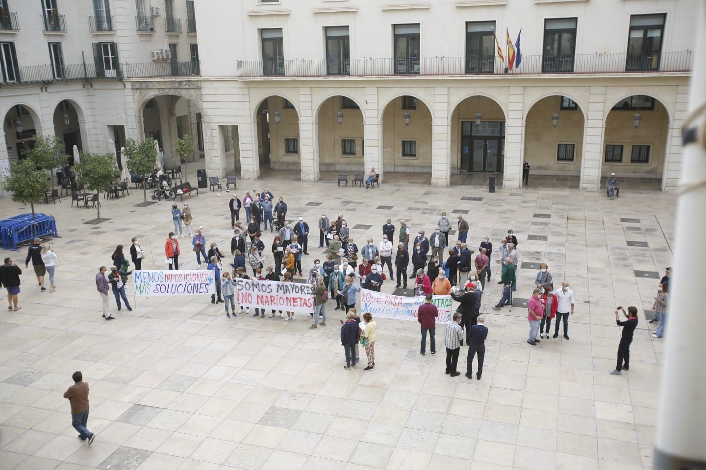 Protesta de los centros de mayores frente al Ayuntamiento