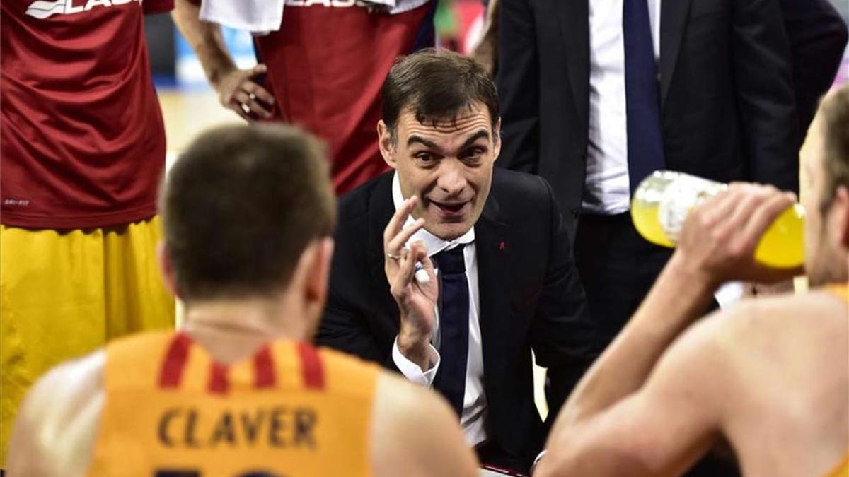 Bartzokas y sus jugadores esperan volver de Atenas con una victoria