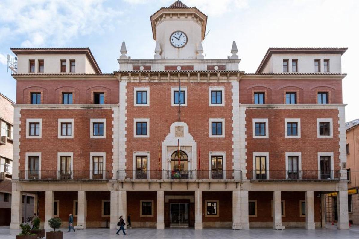 Fachada del Ayuntamiento de Tortosa.