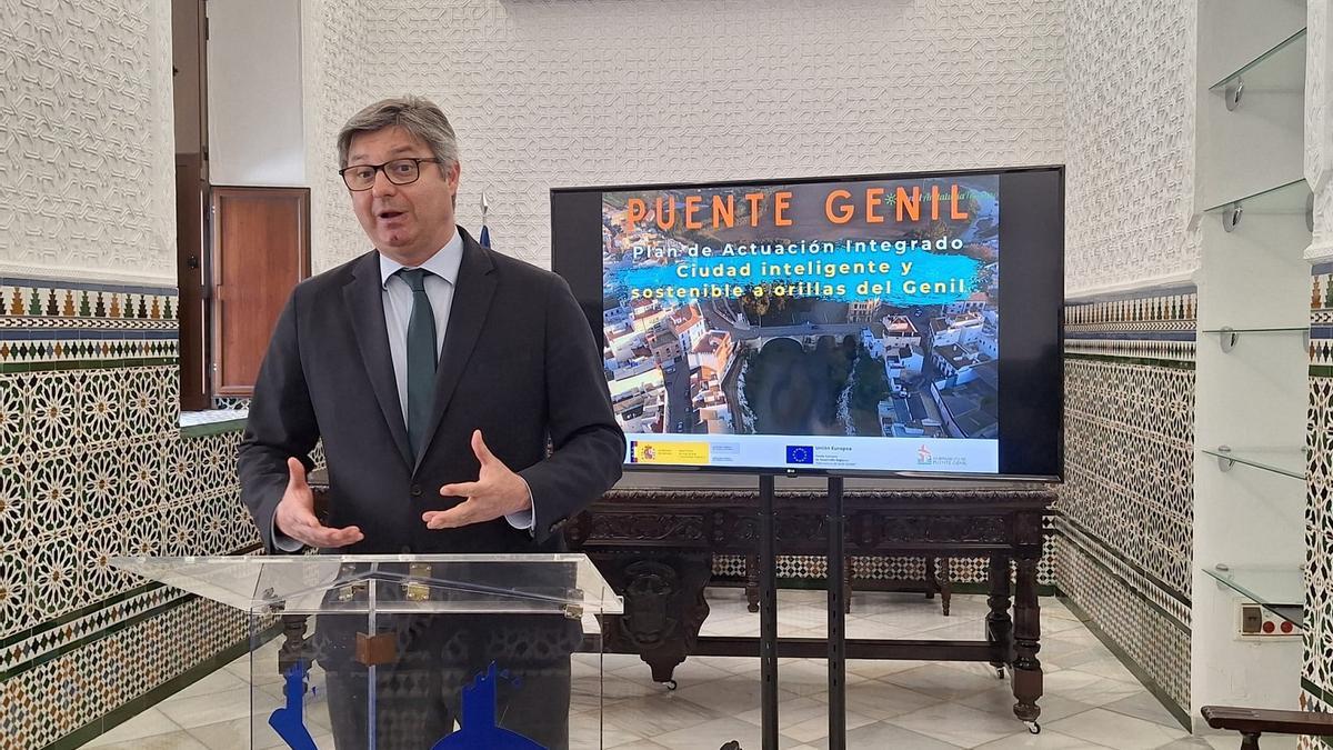 Sergio Velasco da a conocer los proyectos previstos en el Plan de Actuación Integrado de Puente Genil.