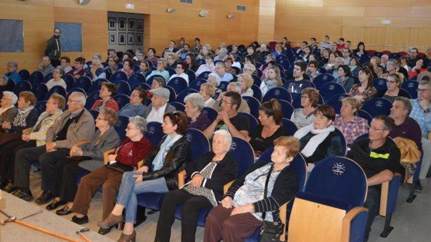 Alguns dels protagonistes entre els assistents a la presentació, ahir