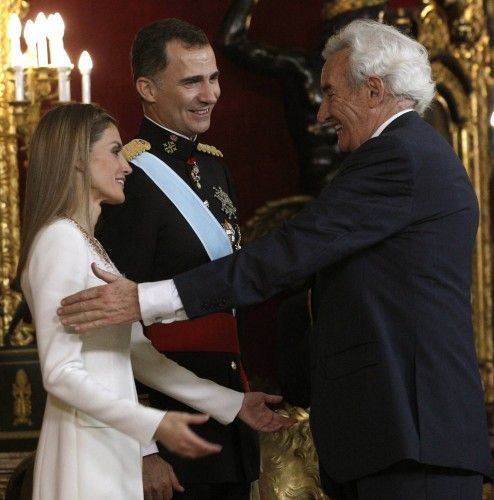 Los nuevos Reyes han saludado a diversas personalidades de España en el Palacio Real
