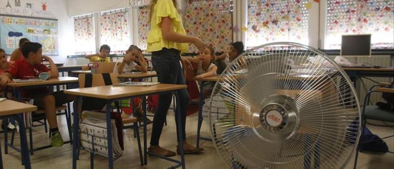 Un aula con ventilador para hacer frente a las altas temperaturas, en junio de 2017.