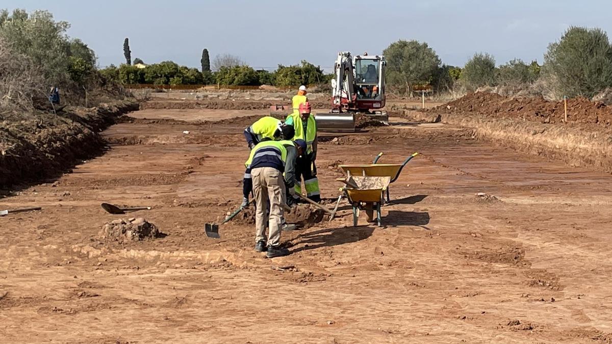 Imagen de los operarios trabajando en las inmediaciones del PAI Sant Gregori.