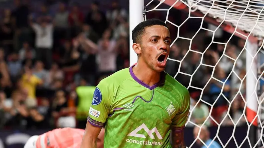 Neguinho marcó en la final de la Champions frente al Barça