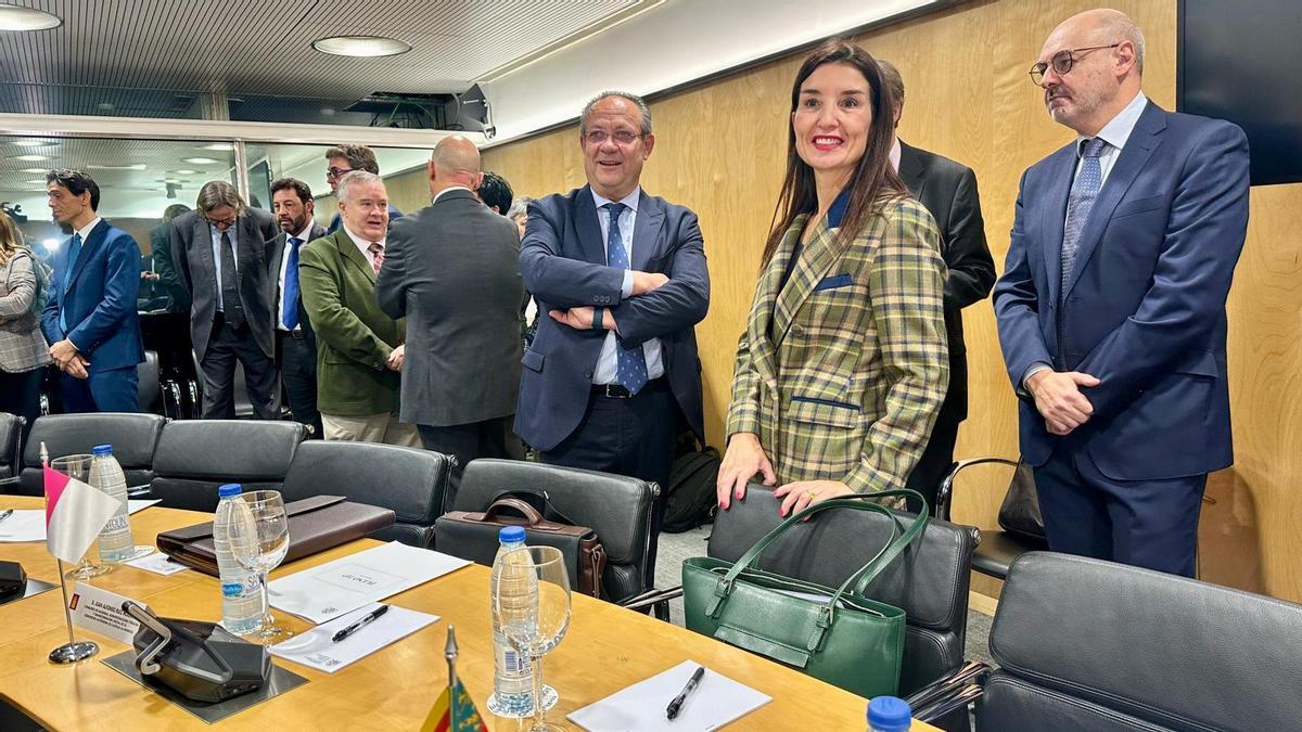 Merino y la delegación valenciana, antes del inicio del Consejo de Política Fiscal y Financiera