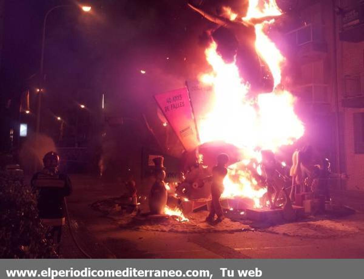 GALERÍA DE FOTOS - El fuego devora las fallas de la provincia.