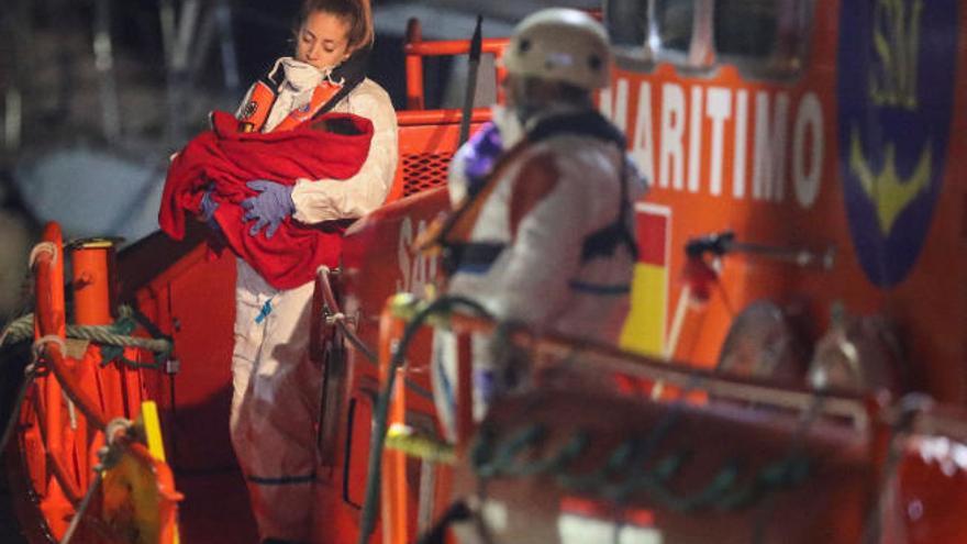 Zeineb Cissé llegó al puerto de Arguineguín durante la noche del pasado martes gracias a Salvamento Marítimo.