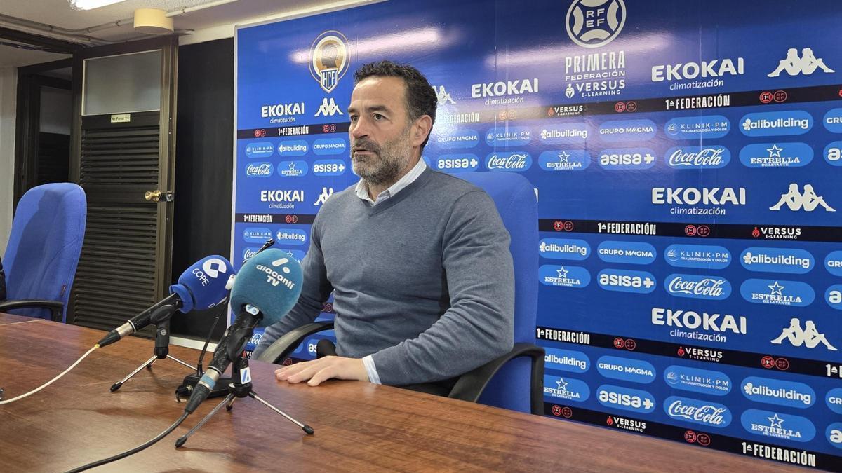 Paco Peña destaca que han llegado al club las primeras opciones