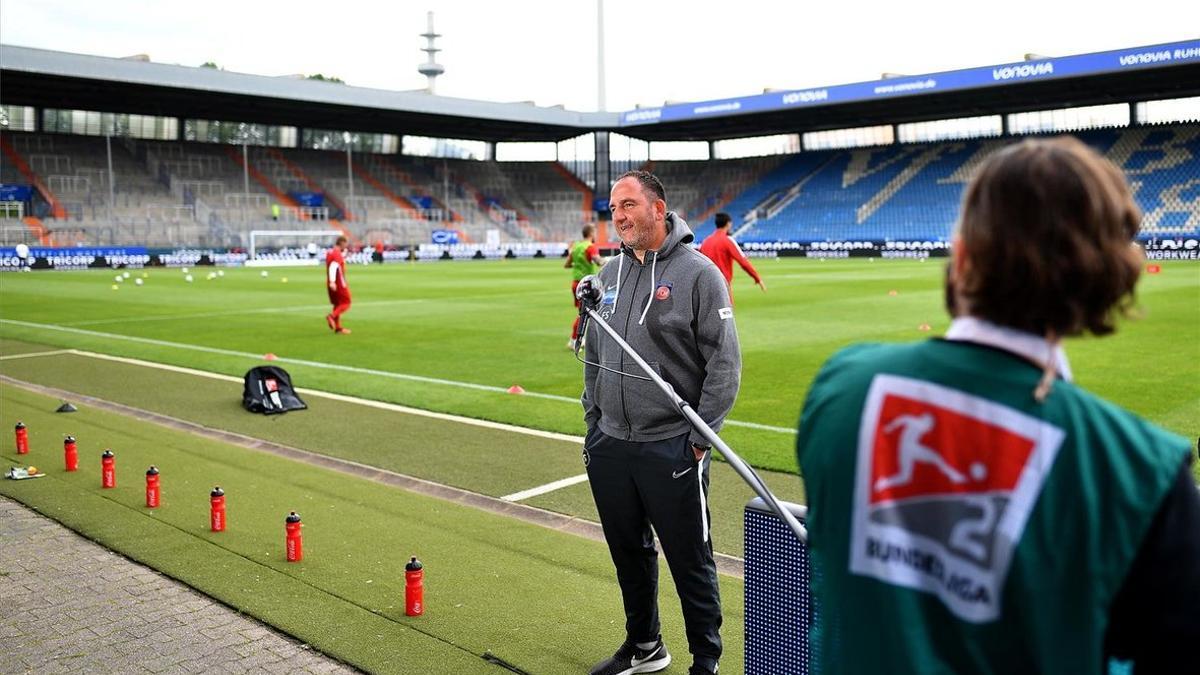 Frank Schmidt, entrenador del Heidenheim, entrevistado antes del partido