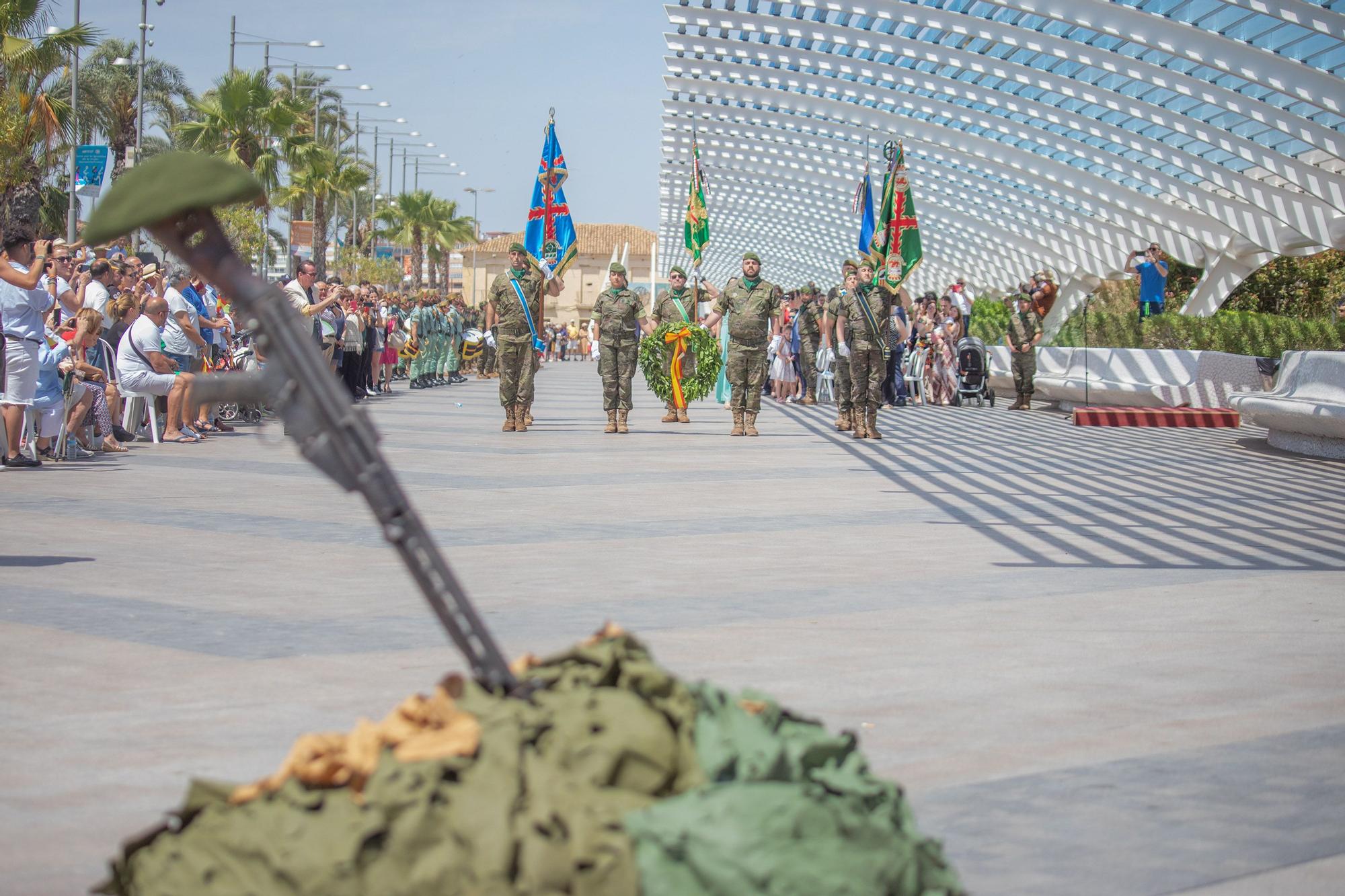 Sol y fidelidad a la bandera en Torrevieja