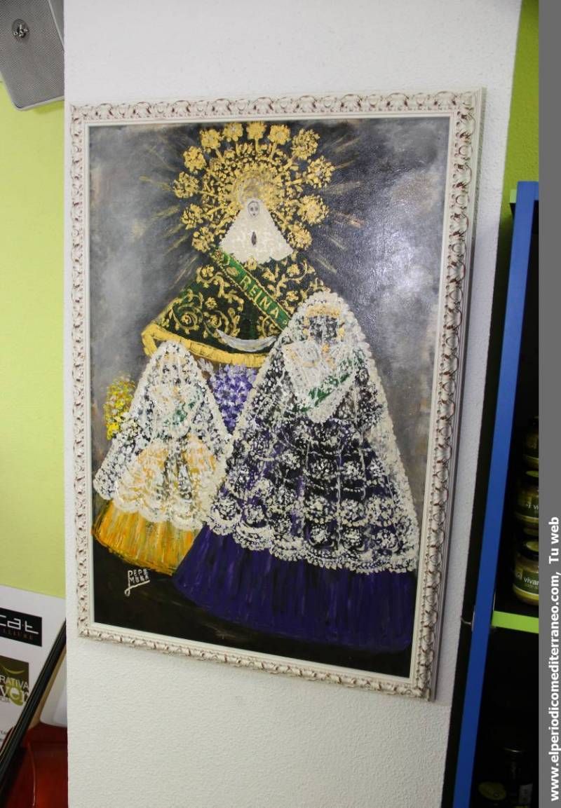 Exposición de pintura e indumentaria tradicional de Pepe Mora y Alejandra Pitarch en Babel