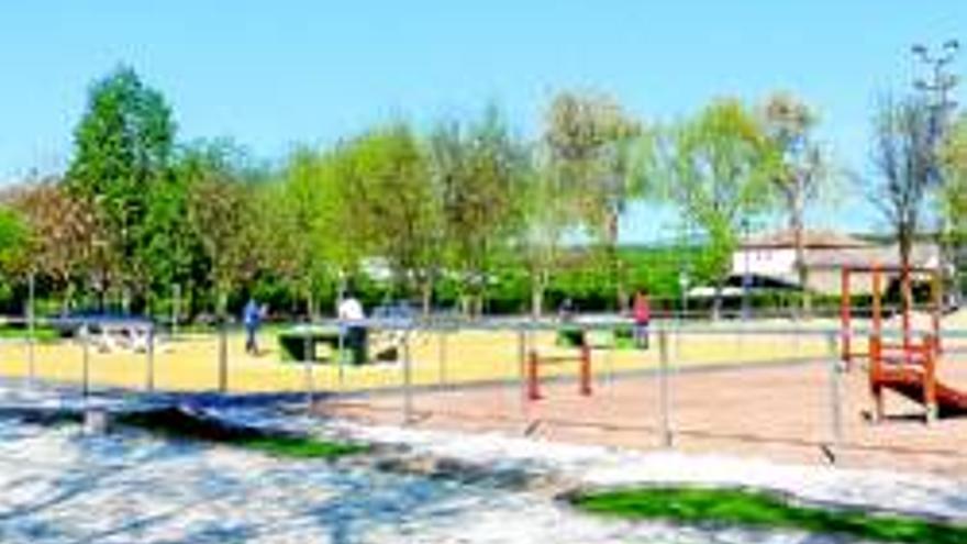 Recepcionadas instalaciones en la zona polideportiva, realizadas con el Feder