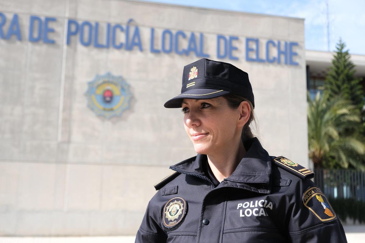 María José Aranda tras ser nombrada nueva inspectora de la Policía Local de Elche