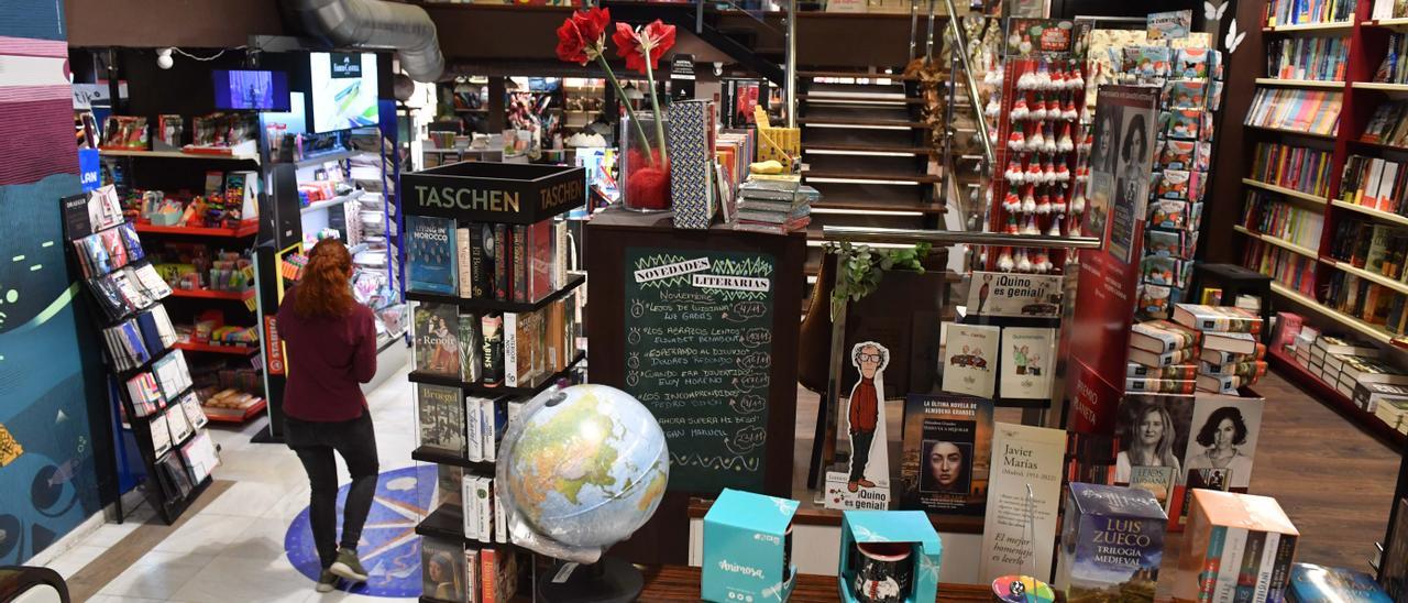 Interior de una librería de A Coruña.