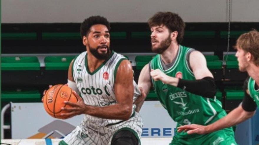 El Coto Córdoba asalta Cáceres y sigue firme en la carrera por el liderato