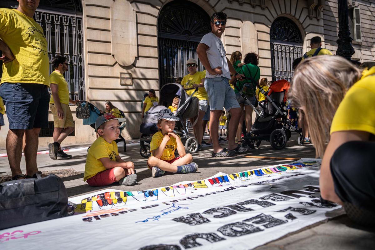 Manifestación de docentes, familias y entidades educativas para reclamar un nuevo modelo de escuela en Catalunya