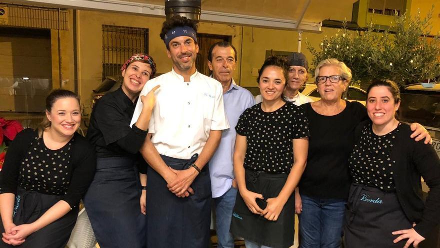 El equipo del gastrobar La Borda se despide de sus clientes el 31 de agosto