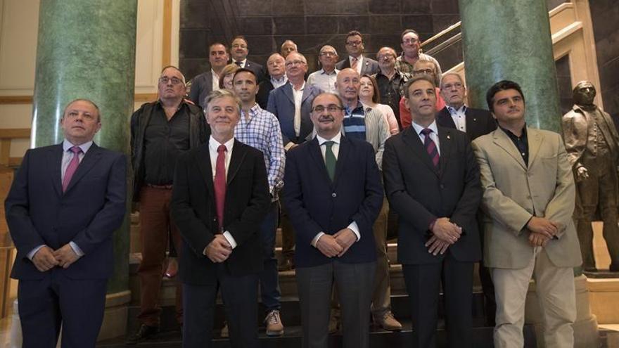 Lambán y los alcaldes de 21 municipios firman el acuerdo para cerrar la Comarca Central