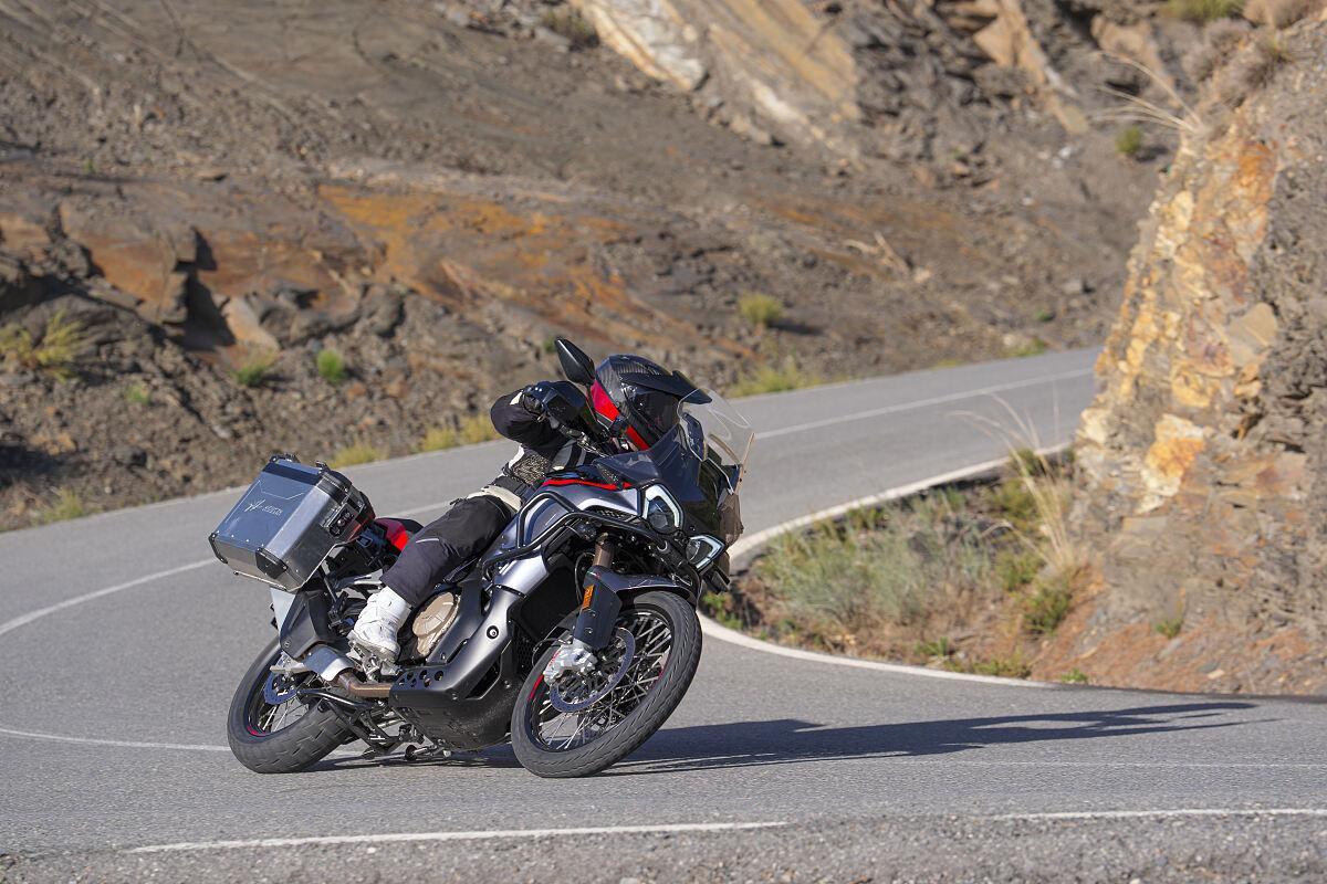 MV Agusta Enduro Veloce: la travel enduro que llega completa desde el primer kilómetro