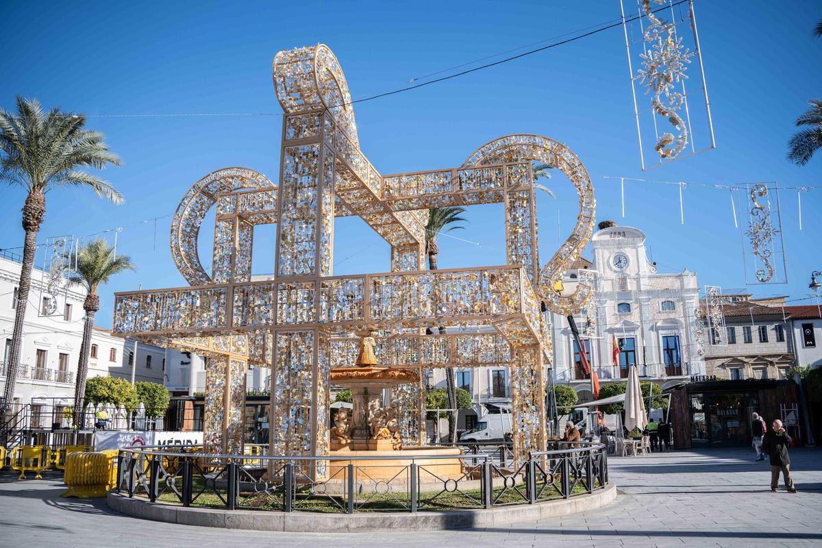 El regalo de grandes dimensiones navideño repite en la plaza de España.