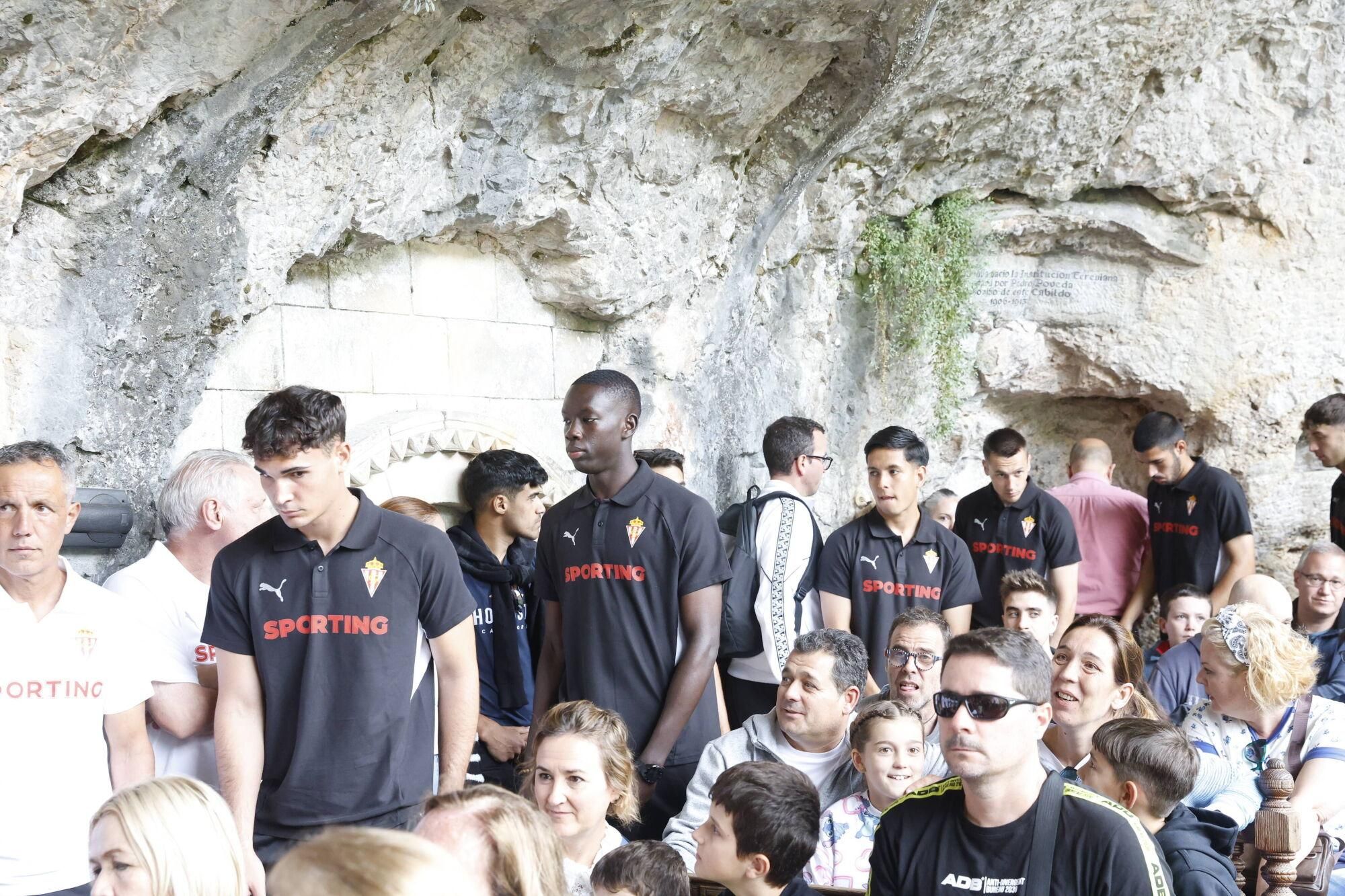 EN IMÁGENES: Visita del Sporting a La Santina en Covadonga