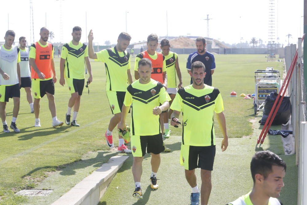 El Elche estrena indumentaria de entrenamiento