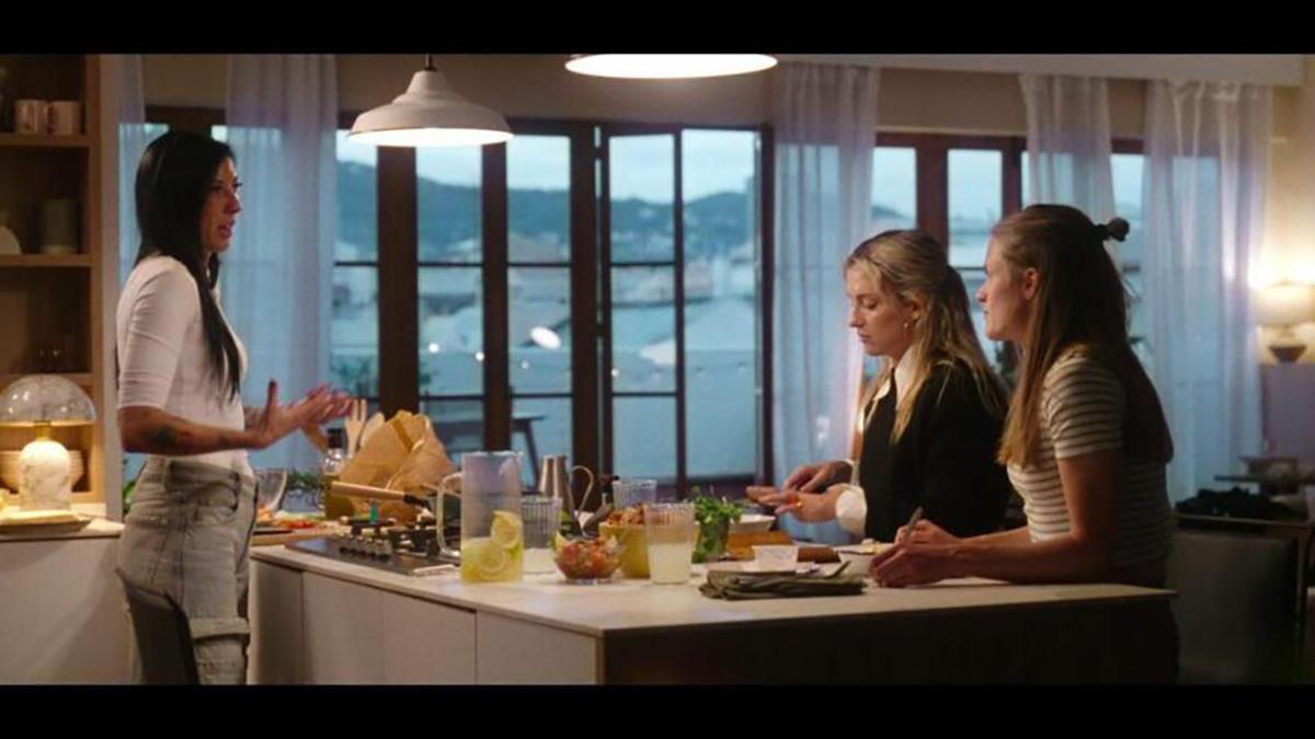 Jenni Hermoso, Alexia y Paredes en el documental de Netflix 'Se Acabó: diario de las campeonas".