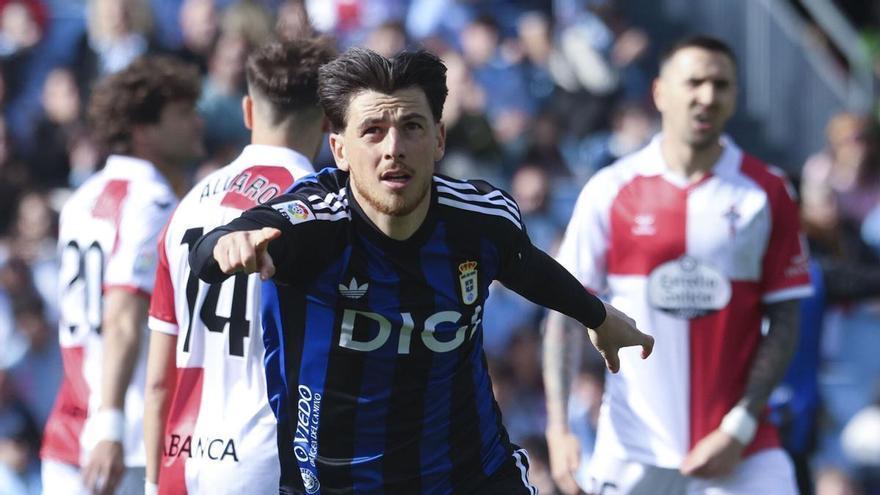 El Real Oviedo se reúne con René Ramos, agente de Alberto Reina, para negociar el futuro del medio