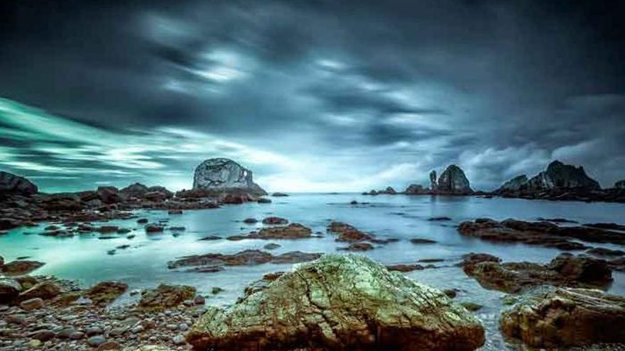 Parece una escena de &quot;Juego de tronos&quot; pero es Asturias: así es la playa más desconocida (y salvaje) del Principado