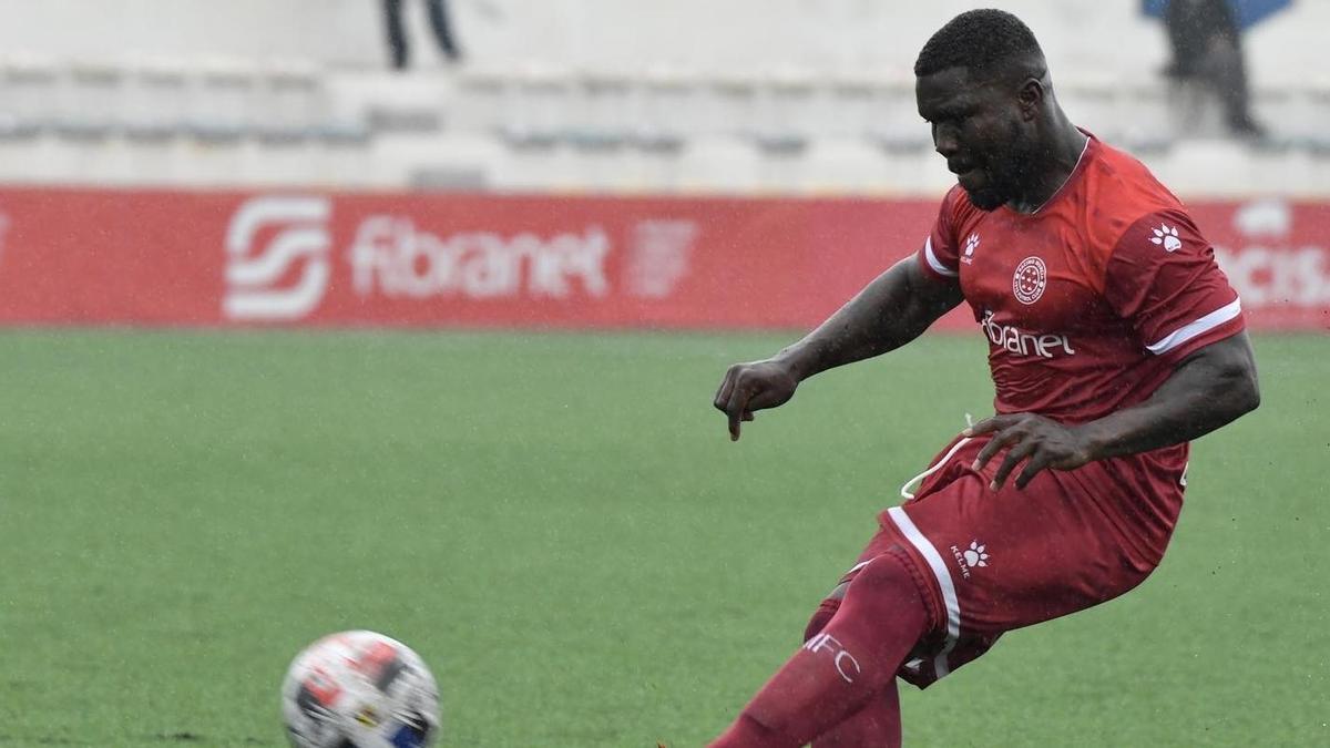 Drenthe durante un partido con el Racing Murcia.