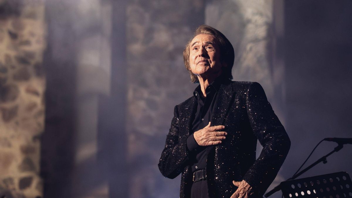 VUELVE RAPHAEL MÉRIDA: 180 días después del linfoma cerebral Raphael  reaparece en el Teatro Romano de Mérida