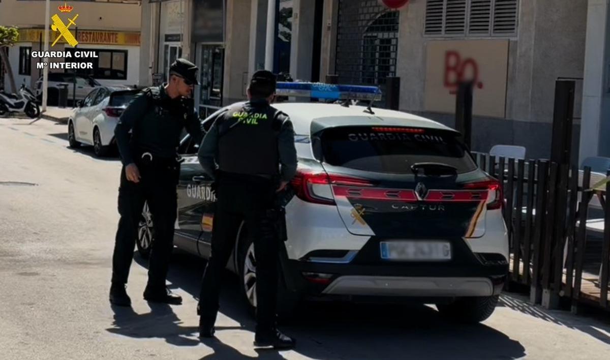 Agentes de la Guardia Civil del Puesto Principal de Moraira