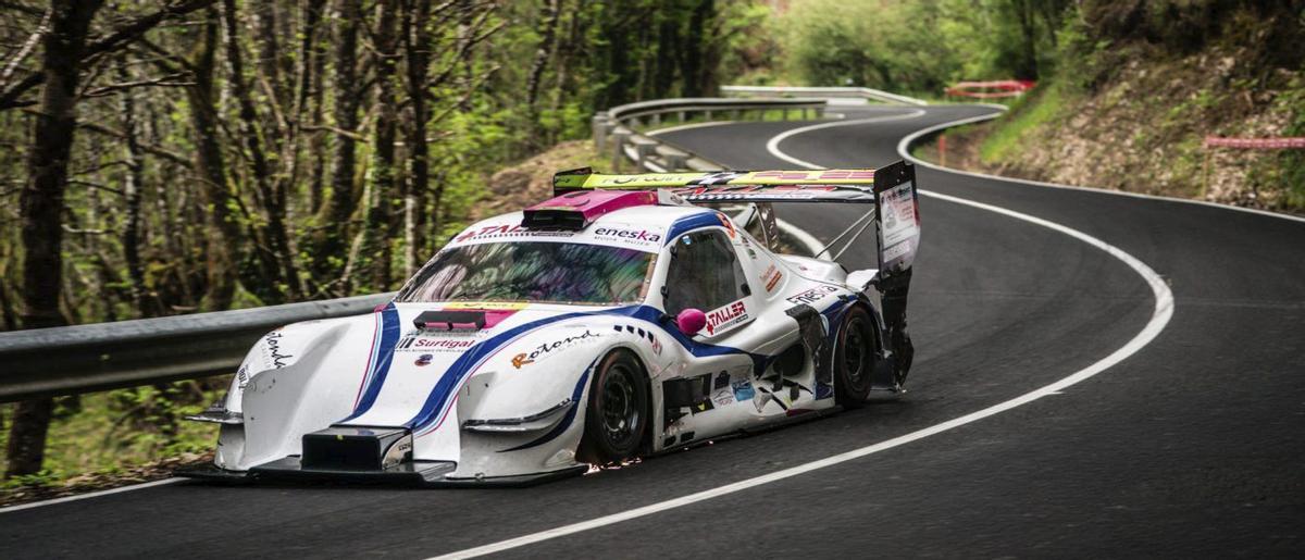 El coche de López, durante una competición. | EFE