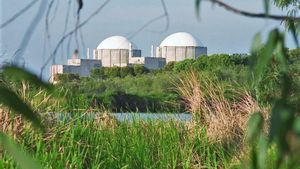 Archivo - Exteriror de la Central Nuclear de Almaraz