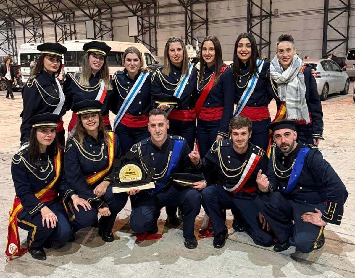 Abandeiradas da Rondalla de Valladares, co capitán, Martín Estévez, no centro.
