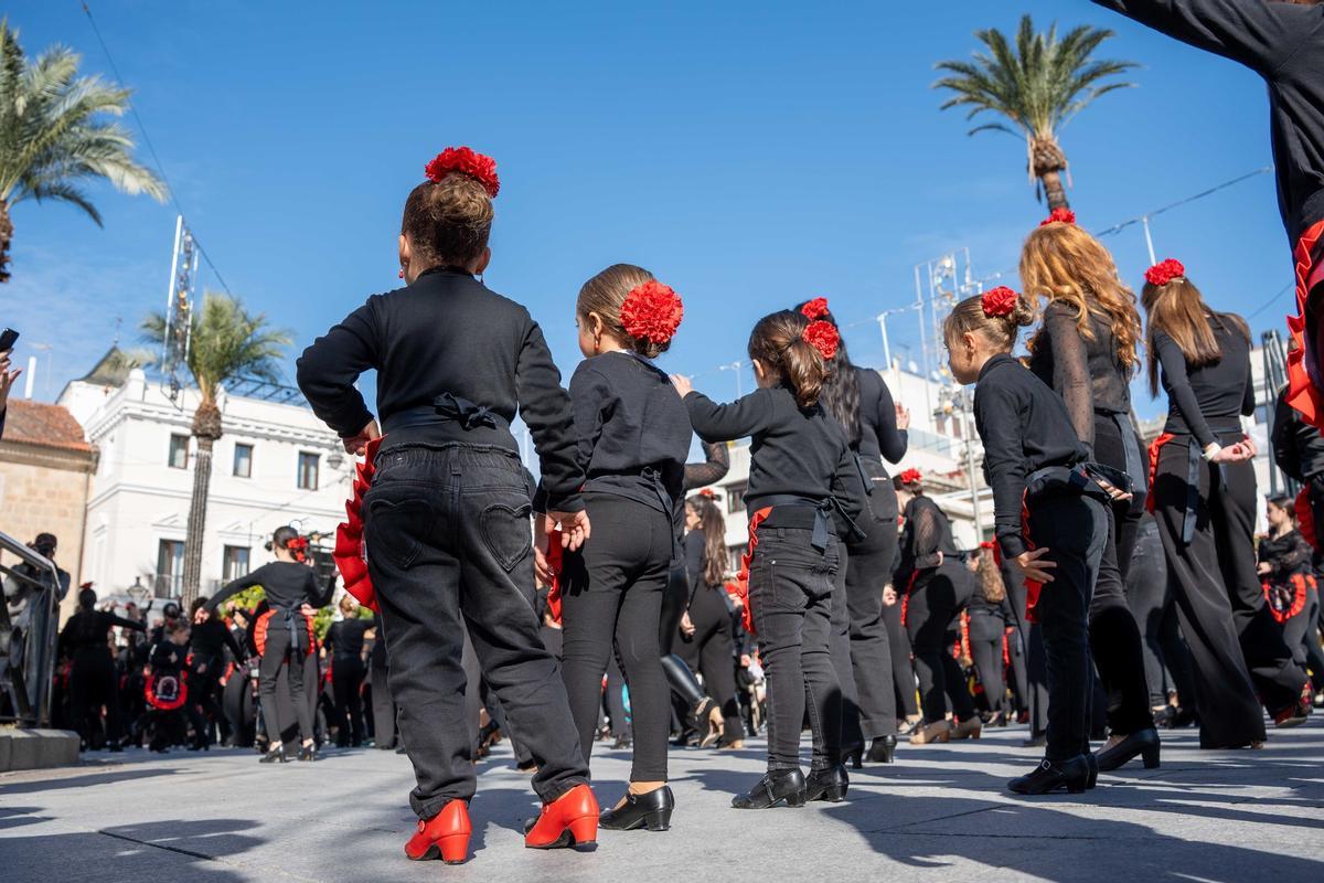 El baile flamenco se apodera de la capital extremeña.