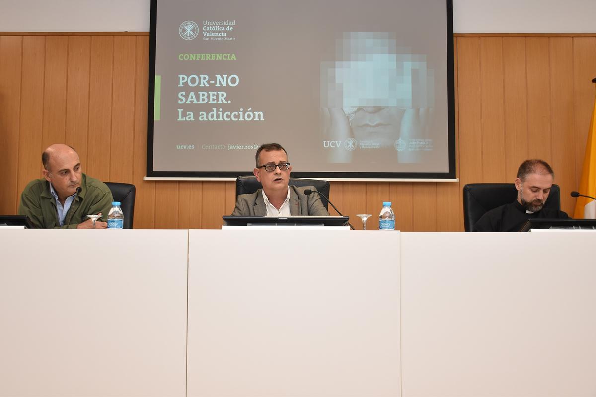 Colomina, Ros y Carrascosa durante la conferencia de presentación del curso