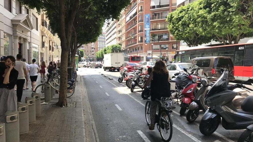 La calle Colón perderá un carril de circulación en beneficio del transporte público.