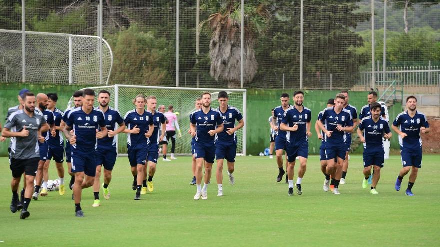 Los jugadores del FC Cartagena, realizando carrera continua en un entrenamiento. | FC CARTAGENA