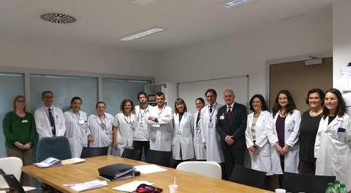 Miembros de la Fundación ECO, del servicio de Oncología del HUCA y la gerencia